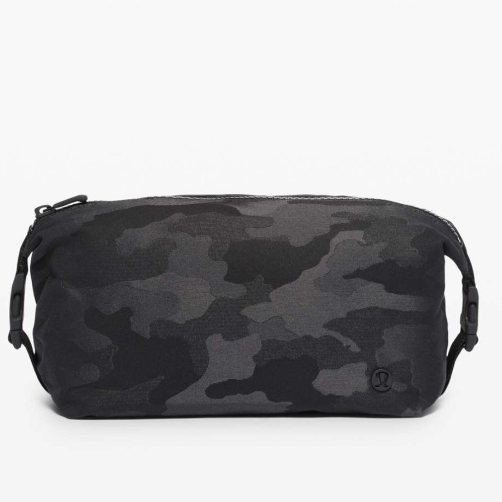 LULULEMON Unisex Command The Day Toiletry Kit Bag, *5L, black camo